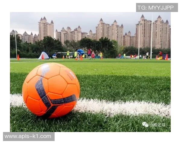 深圳足球培训学校助力青少年成长提升足球技能与团队合作精神